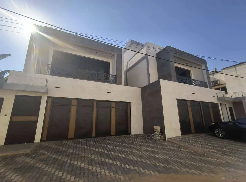 MAGNIFIQUES VILLAS JUMELÉES DE NOUVELLE GÉNÉRATION À FOREVER